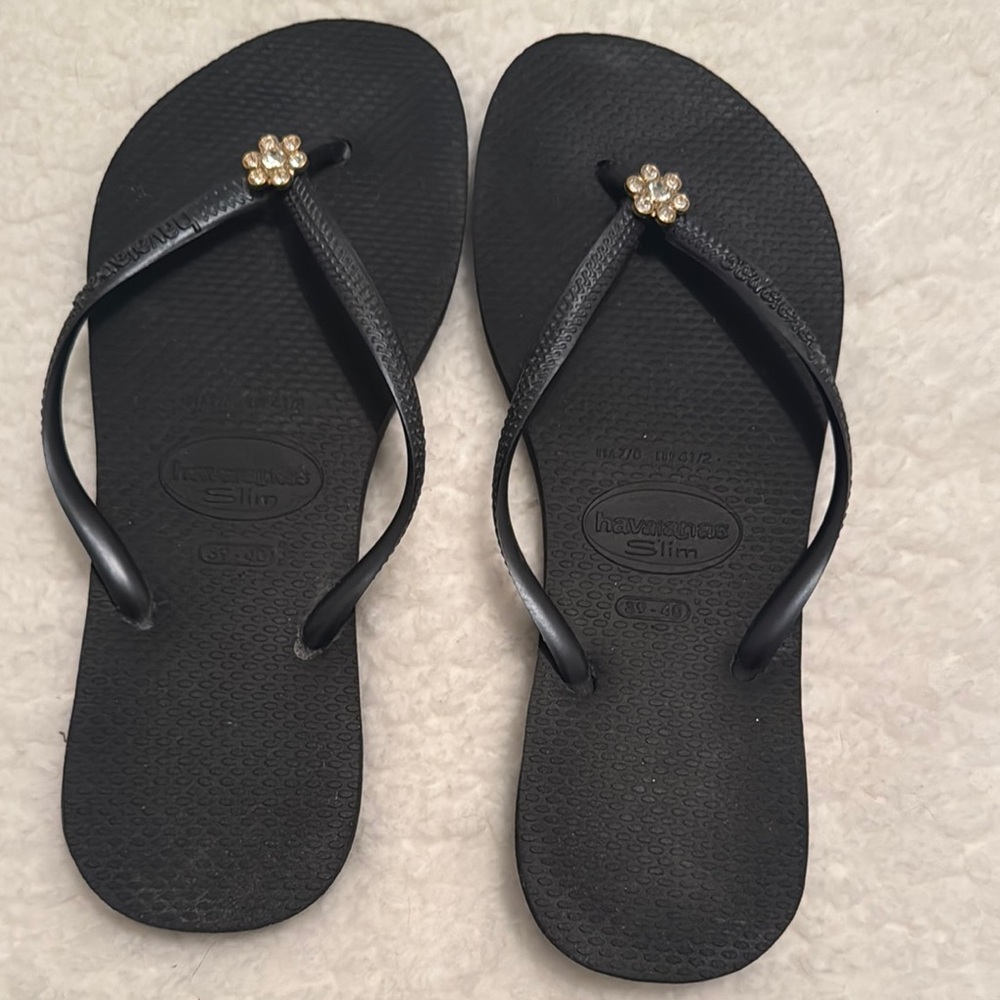 Havaianas Black Minimalist Sandals with Metallic Detail